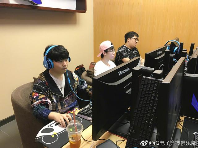 詹姆斯一步
